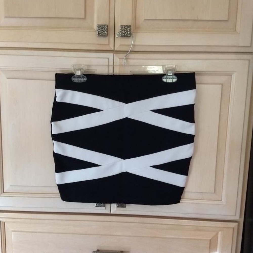 [LIKE 🆕] Charlotte Russe: Black Bandage Skirt